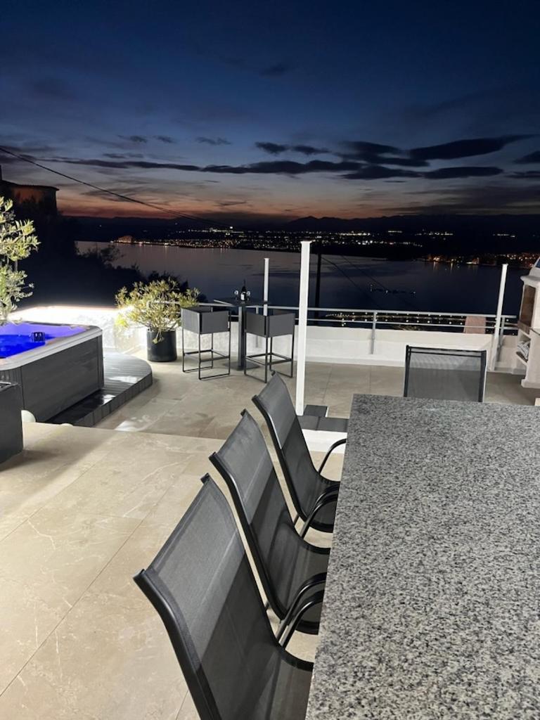 Appartement Duplex Rosas Avec Terrasse Magnifique Jacuzzi Vue Mer Extérieur photo