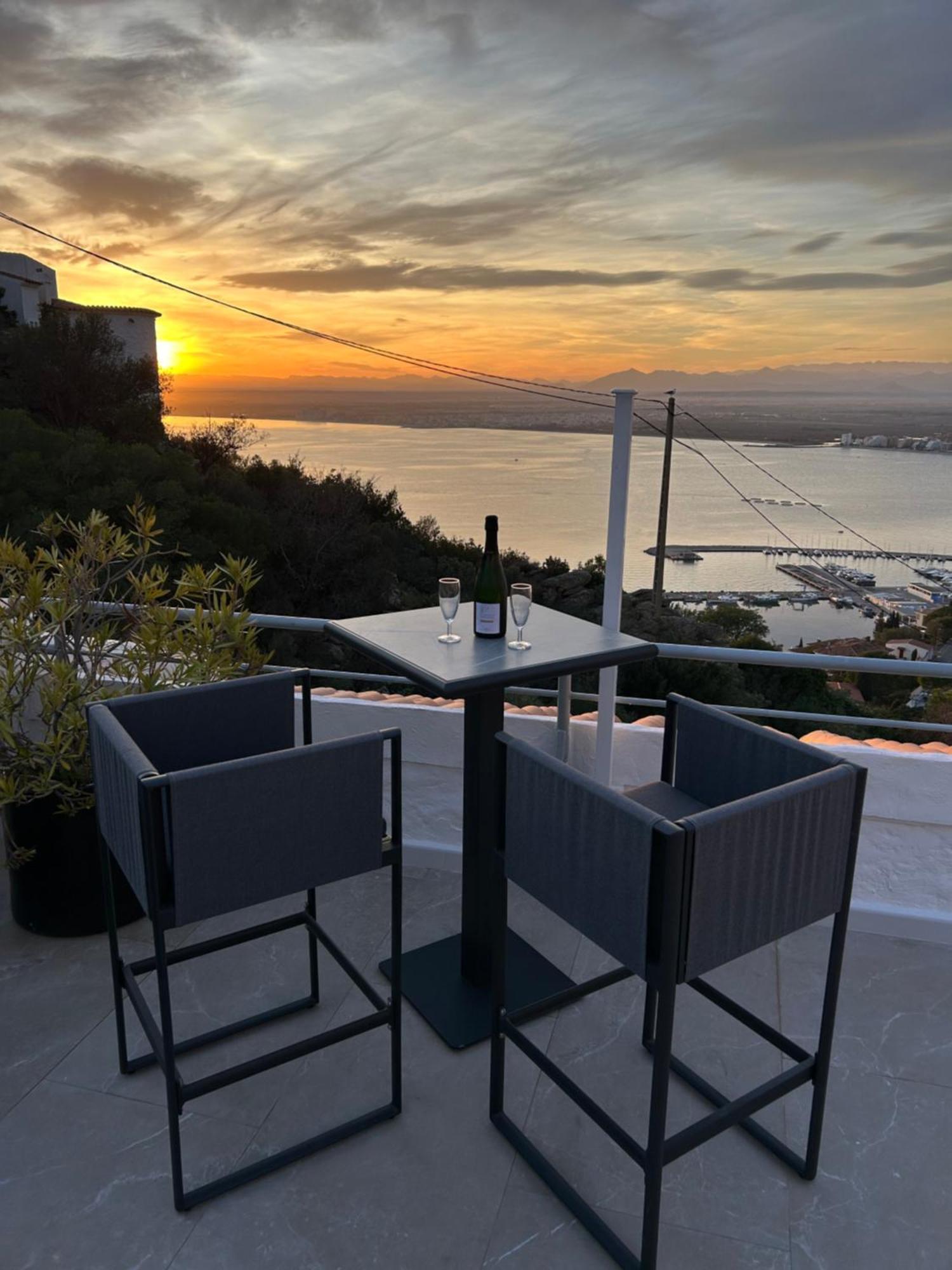 Appartement Duplex Rosas Avec Terrasse Magnifique Jacuzzi Vue Mer Extérieur photo